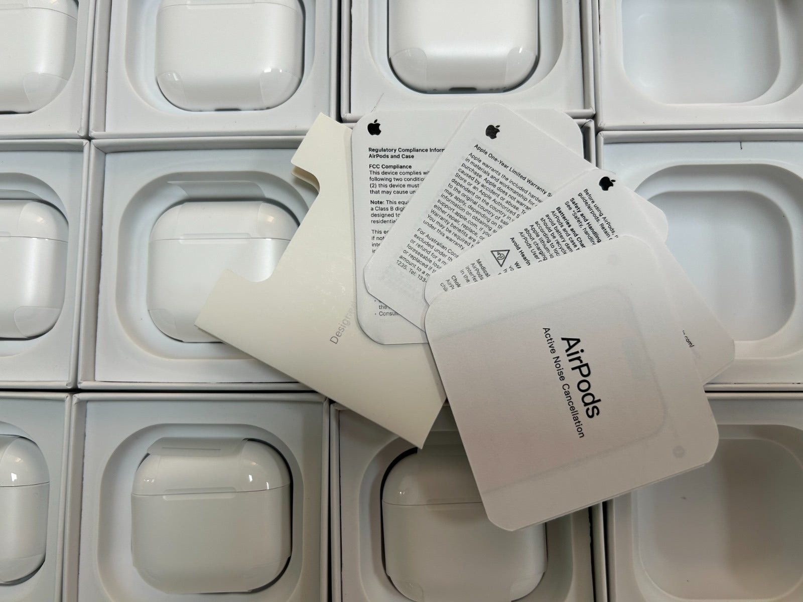 Apple AirPods 4 con Cancellazione Attiva del Rumore – Ricondizionate a Nuovo con Confezione Originale