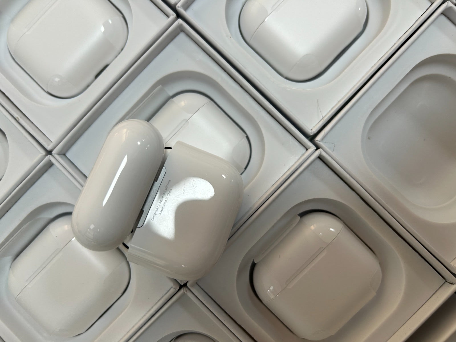 Apple AirPods 4 con Cancellazione Attiva del Rumore – Ricondizionate a Nuovo con Confezione Originale