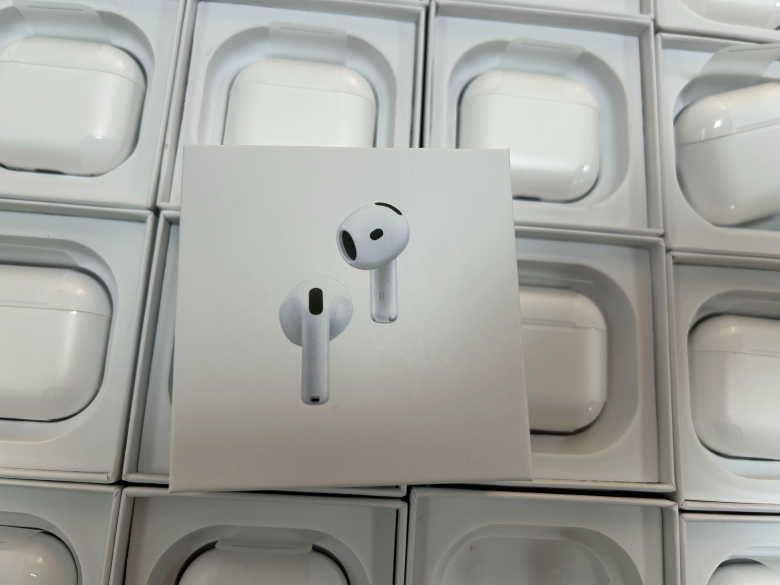 Apple AirPods 4 con Cancellazione Attiva del Rumore – Ricondizionate a Nuovo con Confezione Originale