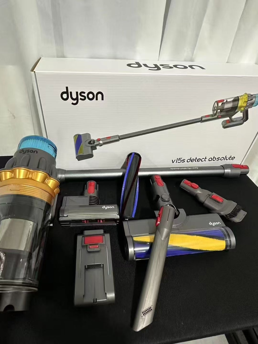 Dyson V15 Detect Absolute – Aspirapolvere Ricondizionato a Nuovo con Confezione Originale e Accessori