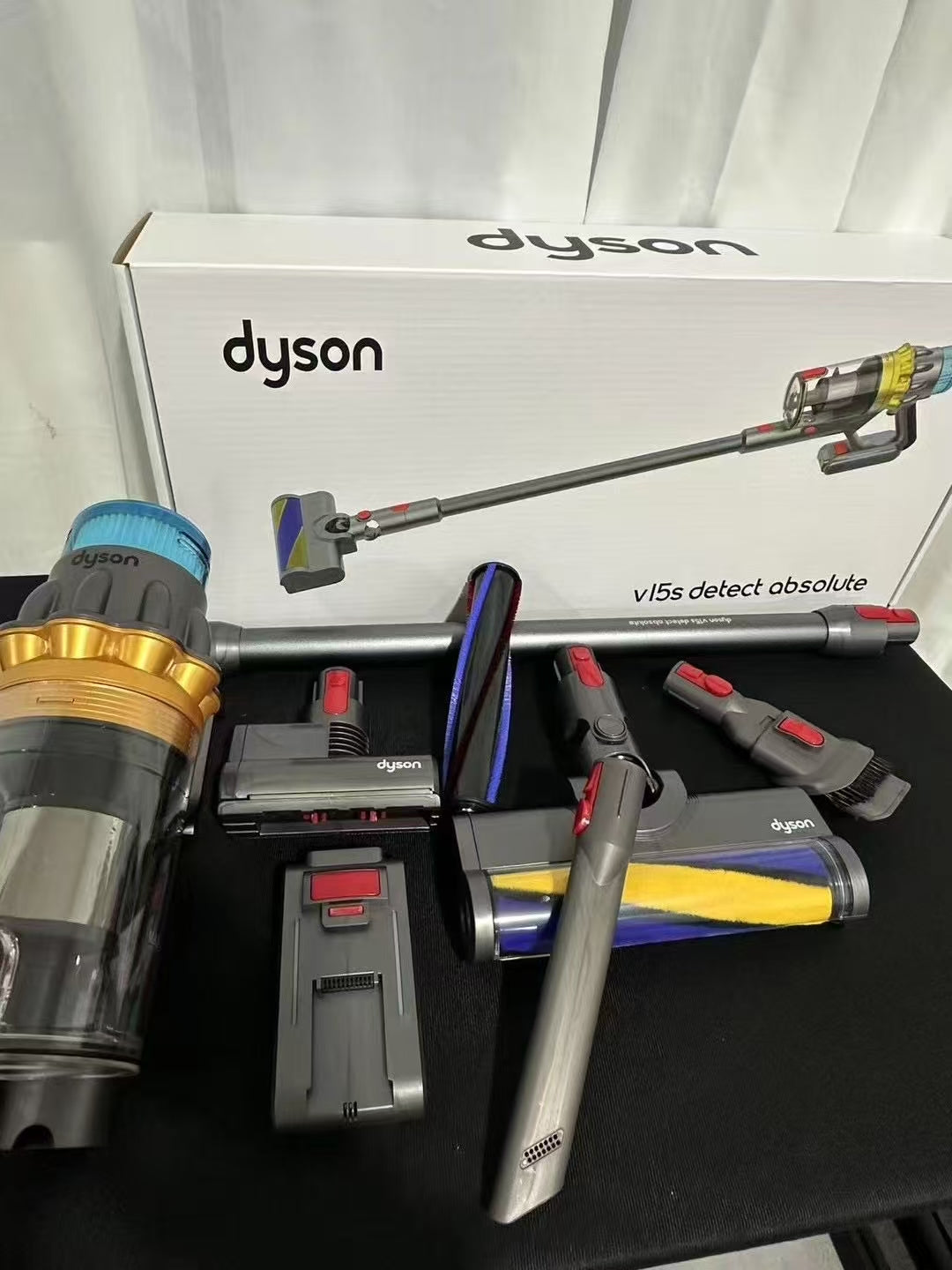 Dyson V15 Detect Absolute – Aspirapolvere Ricondizionato a Nuovo con Confezione Originale e Accessori