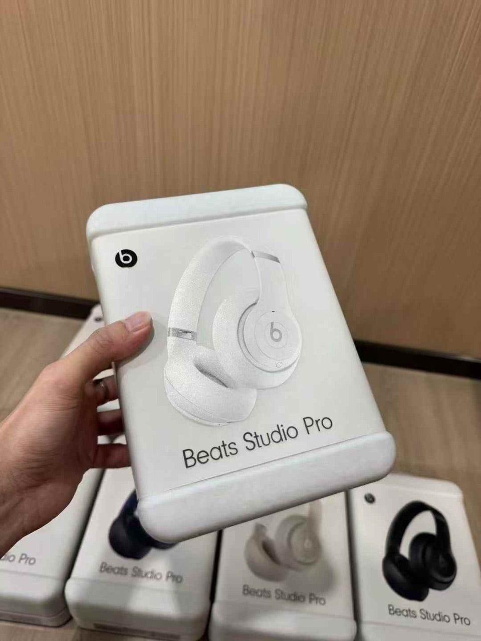 Beats Studio Pro – Cuffie Wireless Ricondizionate a Nuovo con Confezione Originale e Accessori (5 Colori)