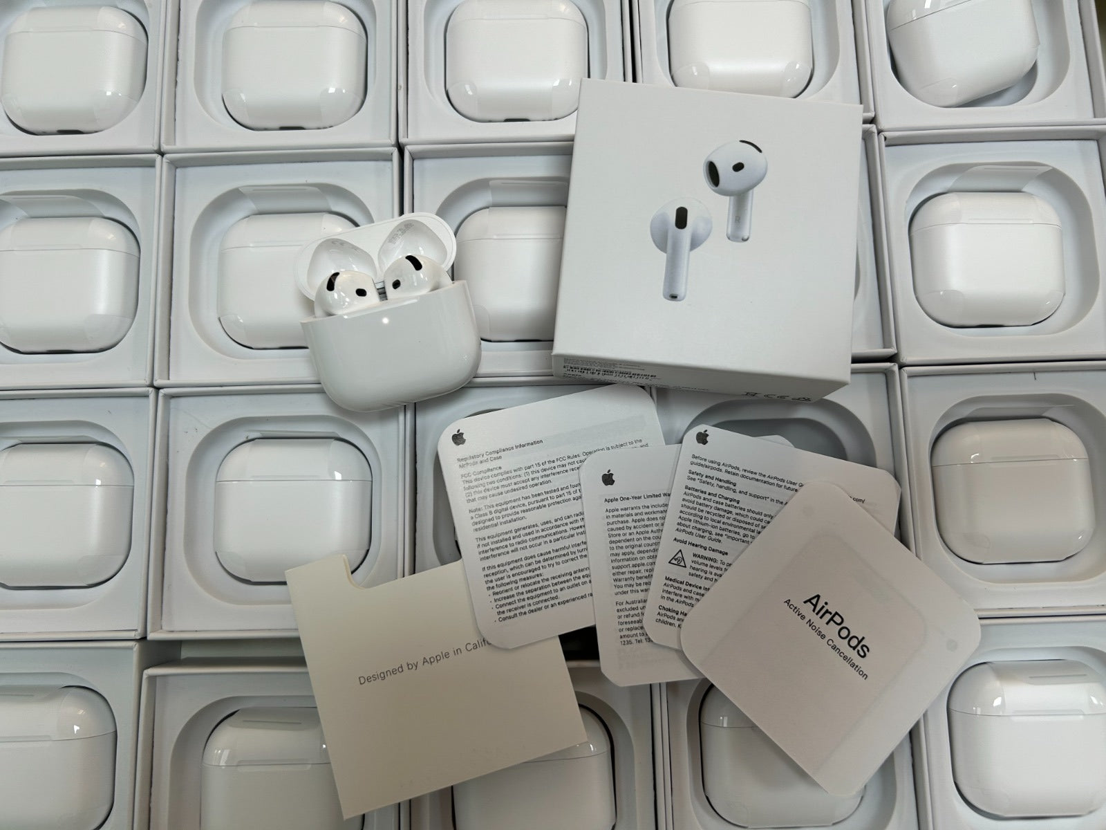Apple AirPods 4 con Cancellazione Attiva del Rumore – Ricondizionate a Nuovo con Confezione Originale