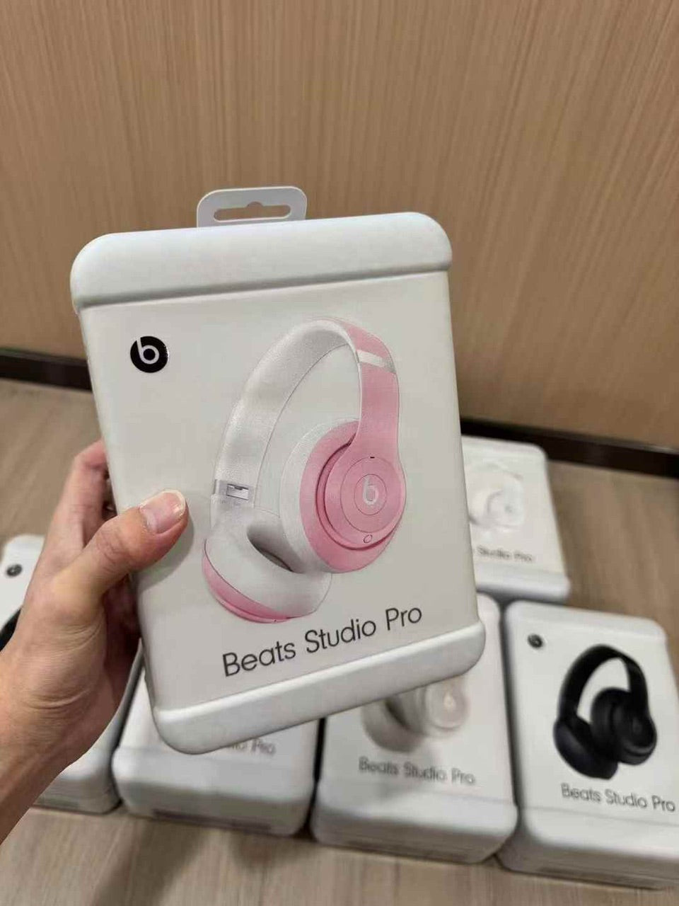 Beats Studio Pro – Cuffie Wireless Ricondizionate a Nuovo con Confezione Originale e Accessori (5 Colori)